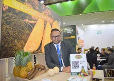 Edgar Medina, de Tropi Foods, dice que llevan más de una década exponiendo en Fruit Logistica. Las raíces exóticas de la empresa se venden al mercado étnico costarricense en Europa.